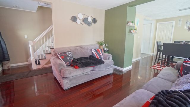 41 Olive St, Springfield, MA 01109