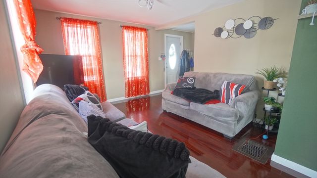 41 Olive St, Springfield, MA 01109