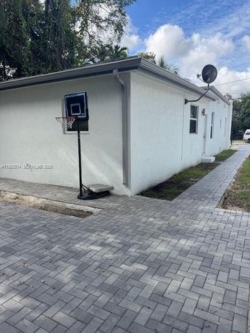 7537 NW 3rd Ave 2, Miami, FL 33150