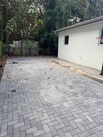 7537 NW 3rd Ave 2, Miami, FL 33150