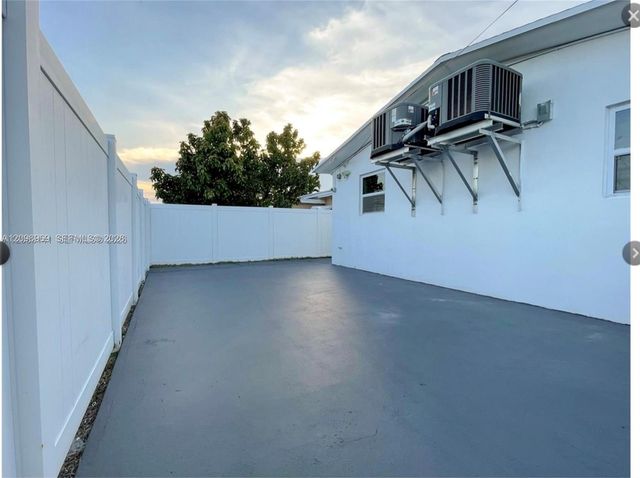 510 NE 4th Avenue 510, Hallandale Beach, FL 33009
