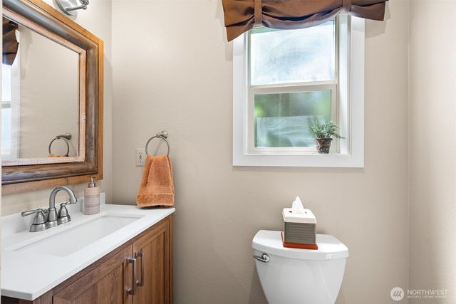 8625 Leeward Avenue NW, Seabeck, WA 98380