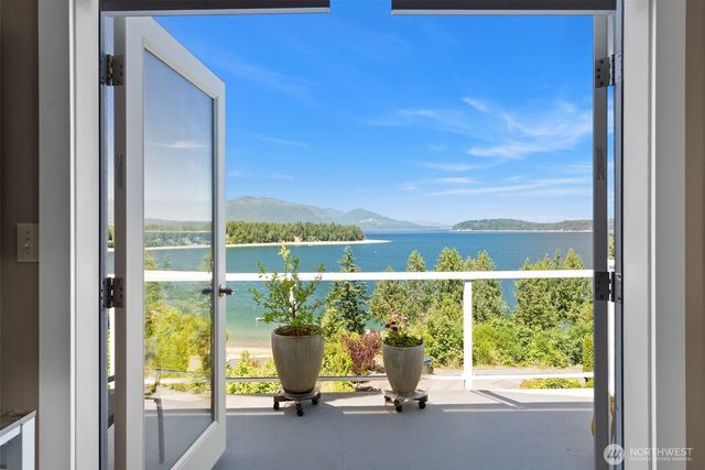 8625 Leeward Avenue NW, Seabeck, WA 98380