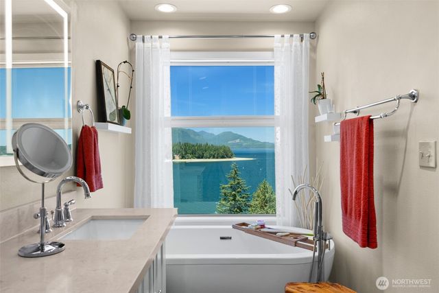 8625 Leeward Avenue NW, Seabeck, WA 98380