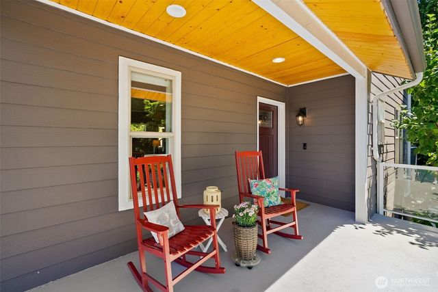 8625 Leeward Avenue NW, Seabeck, WA 98380