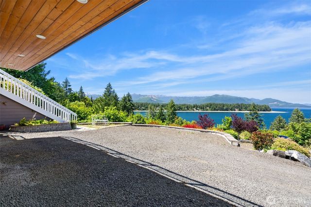 8625 Leeward Avenue NW, Seabeck, WA 98380