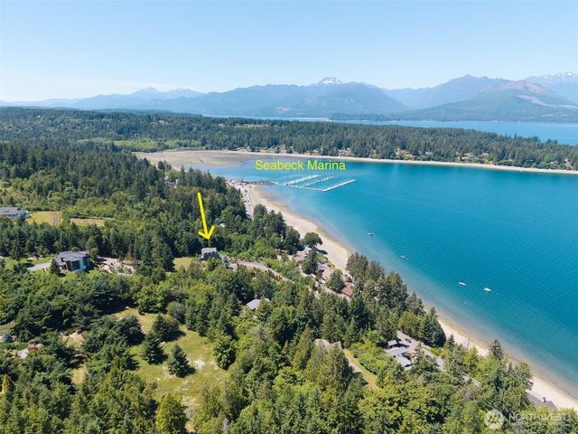 8625 Leeward Avenue NW, Seabeck, WA 98380