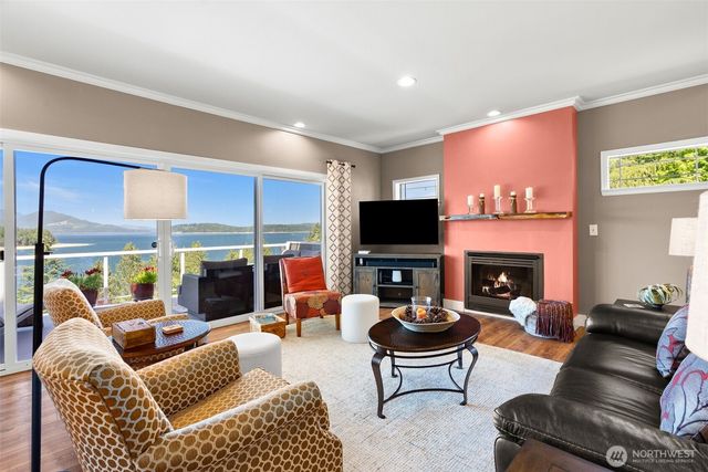 8625 Leeward Avenue NW, Seabeck, WA 98380