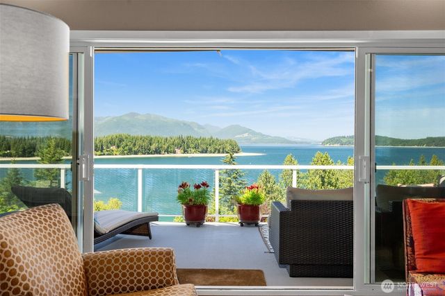 8625 Leeward Avenue NW, Seabeck, WA 98380