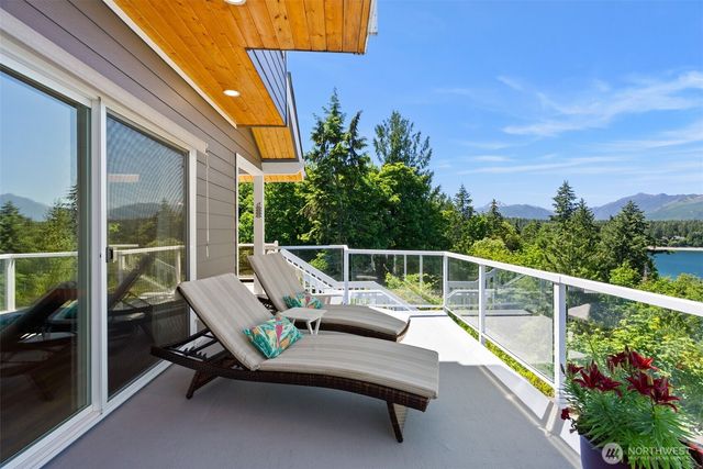 8625 Leeward Avenue NW, Seabeck, WA 98380