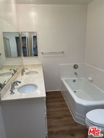 9204 Whitworth Drive 5, Los Angeles, CA 90035