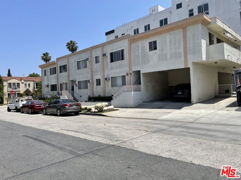 9204 Whitworth Drive 5, Los Angeles, CA 90035