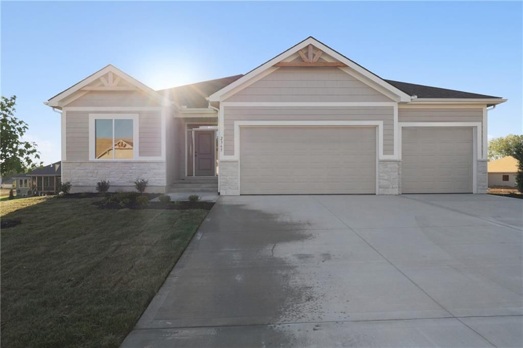 863 Willow Tree Court, Higginsville, MO 64037