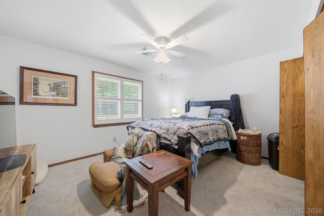 1803 Sleepy Hollow Road, Okmulgee, OK 74447
