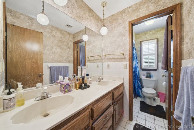 1803 Sleepy Hollow Road, Okmulgee, OK 74447