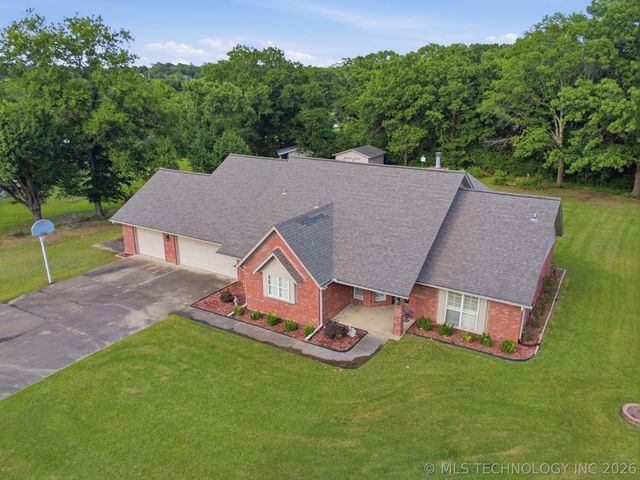 1803 Sleepy Hollow Road, Okmulgee, OK 74447