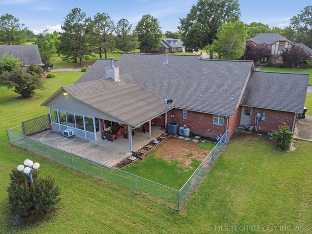 1803 Sleepy Hollow Road, Okmulgee, OK 74447
