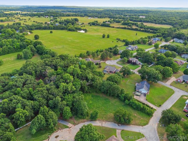 1803 Sleepy Hollow Road, Okmulgee, OK 74447