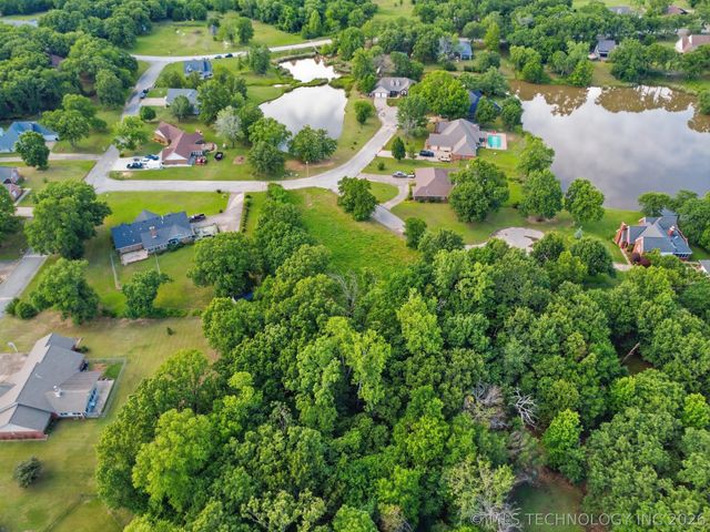 1803 Sleepy Hollow Road, Okmulgee, OK 74447