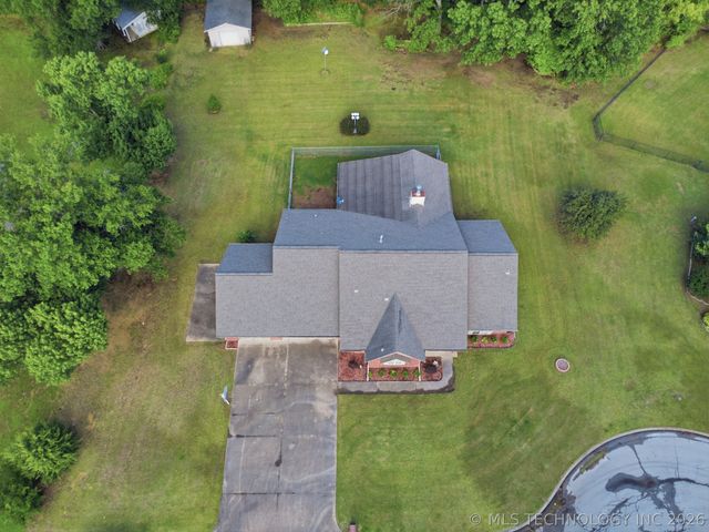 1803 Sleepy Hollow Road, Okmulgee, OK 74447