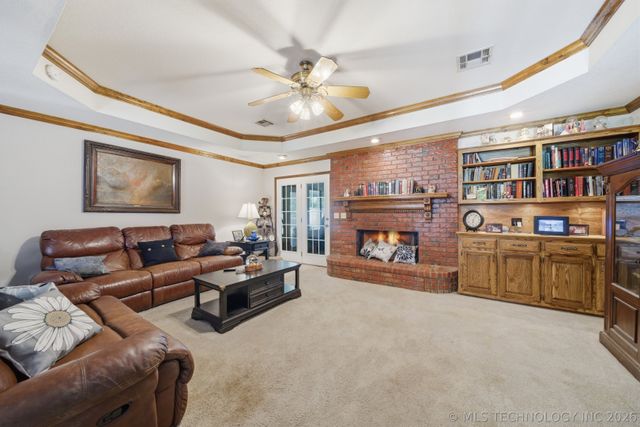 1803 Sleepy Hollow Road, Okmulgee, OK 74447