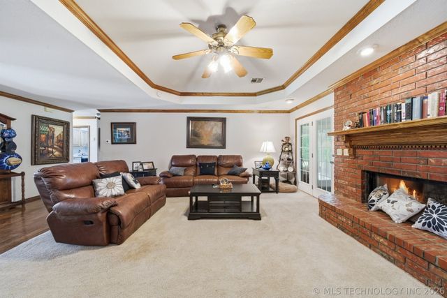 1803 Sleepy Hollow Road, Okmulgee, OK 74447