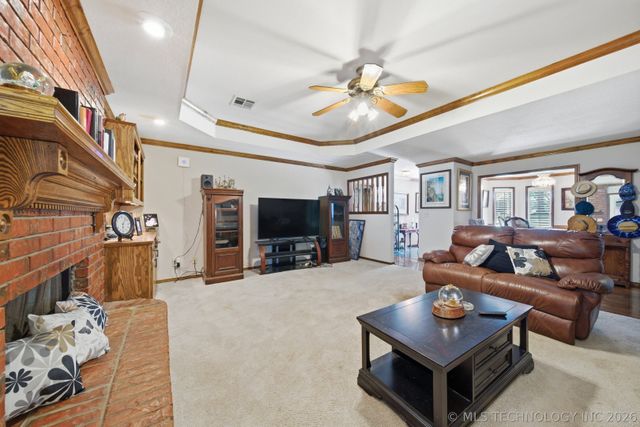 1803 Sleepy Hollow Road, Okmulgee, OK 74447