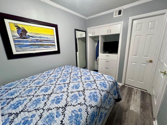 6102 Seawall Boulevard 321, Galveston, TX 77551