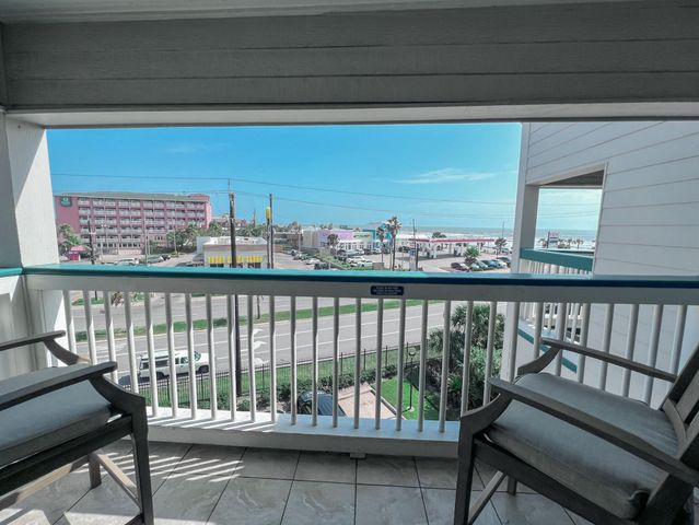 6102 Seawall Boulevard 321, Galveston, TX 77551