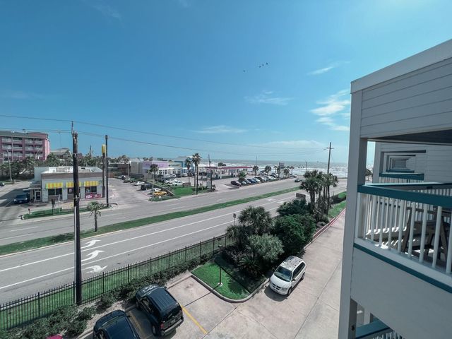 6102 Seawall Boulevard 321, Galveston, TX 77551
