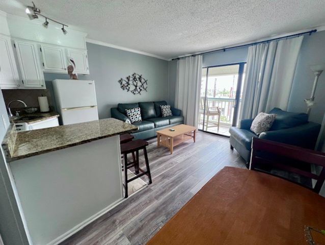 6102 Seawall Boulevard 321, Galveston, TX 77551