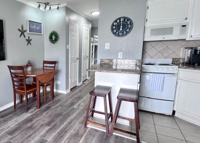 6102 Seawall Boulevard 321, Galveston, TX 77551