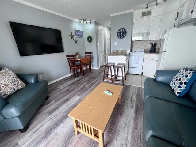 6102 Seawall Boulevard 321, Galveston, TX 77551