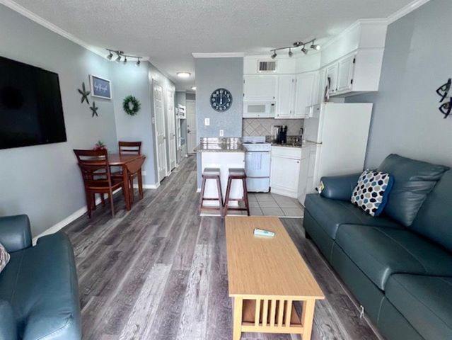 6102 Seawall Boulevard 321, Galveston, TX 77551