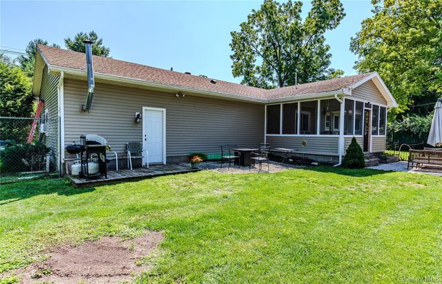 19 Closs Drive, Rhinebeck, NY 12572