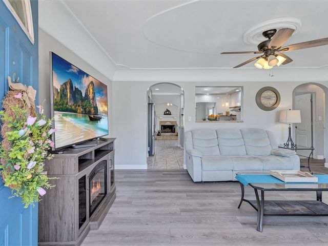 4451 14TH AVENUE N, St Petersburg, FL 33713