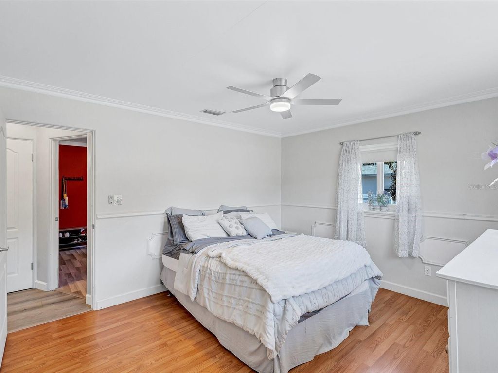 Image 16 of property listing at 4451 14TH AVENUE N, St Petersburg, FL 33713