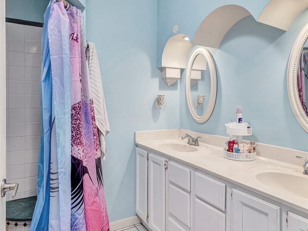 Image 23 of property listing at 4451 14TH AVENUE N, St Petersburg, FL 33713