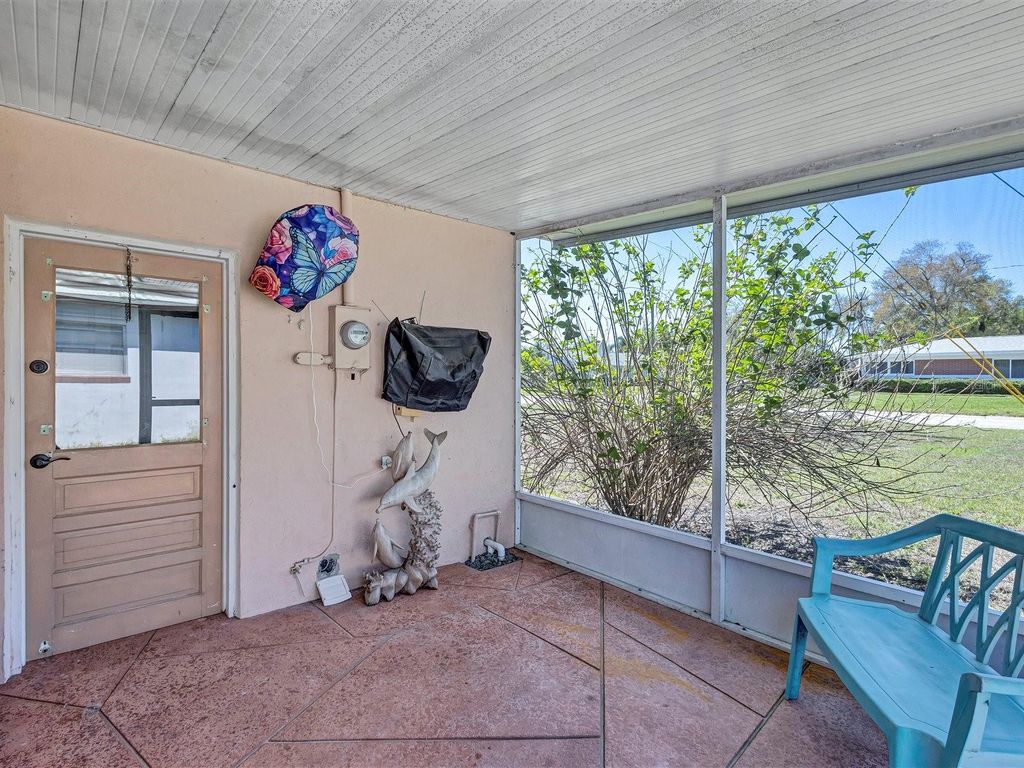 Image 28 of property listing at 4451 14TH AVENUE N, St Petersburg, FL 33713