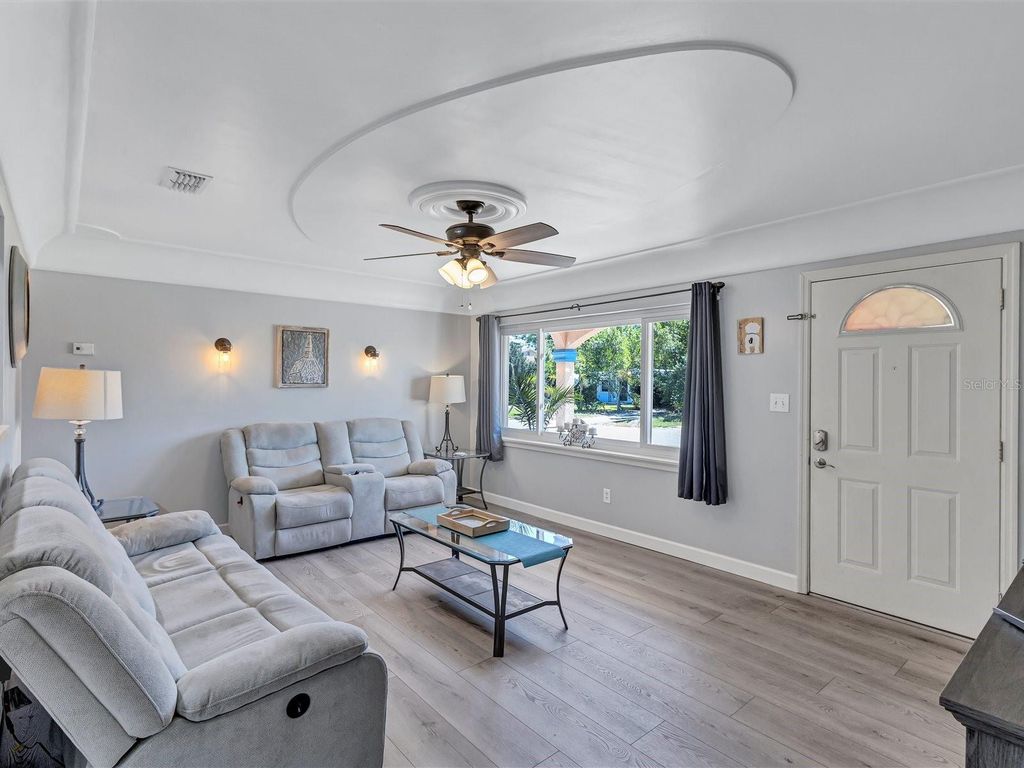 Image 4 of property listing at 4451 14TH AVENUE N, St Petersburg, FL 33713