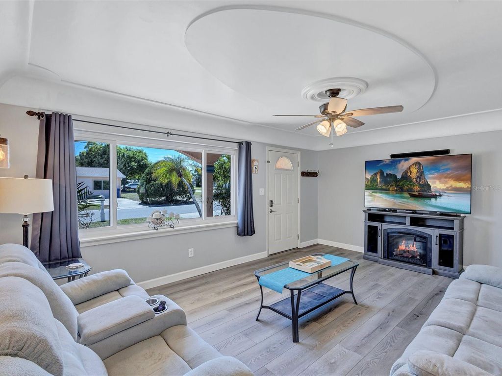 Image 5 of property listing at 4451 14TH AVENUE N, St Petersburg, FL 33713