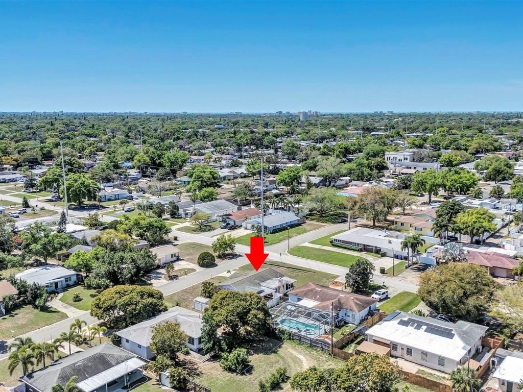 Image 56 of property listing at 4451 14TH AVENUE N, St Petersburg, FL 33713