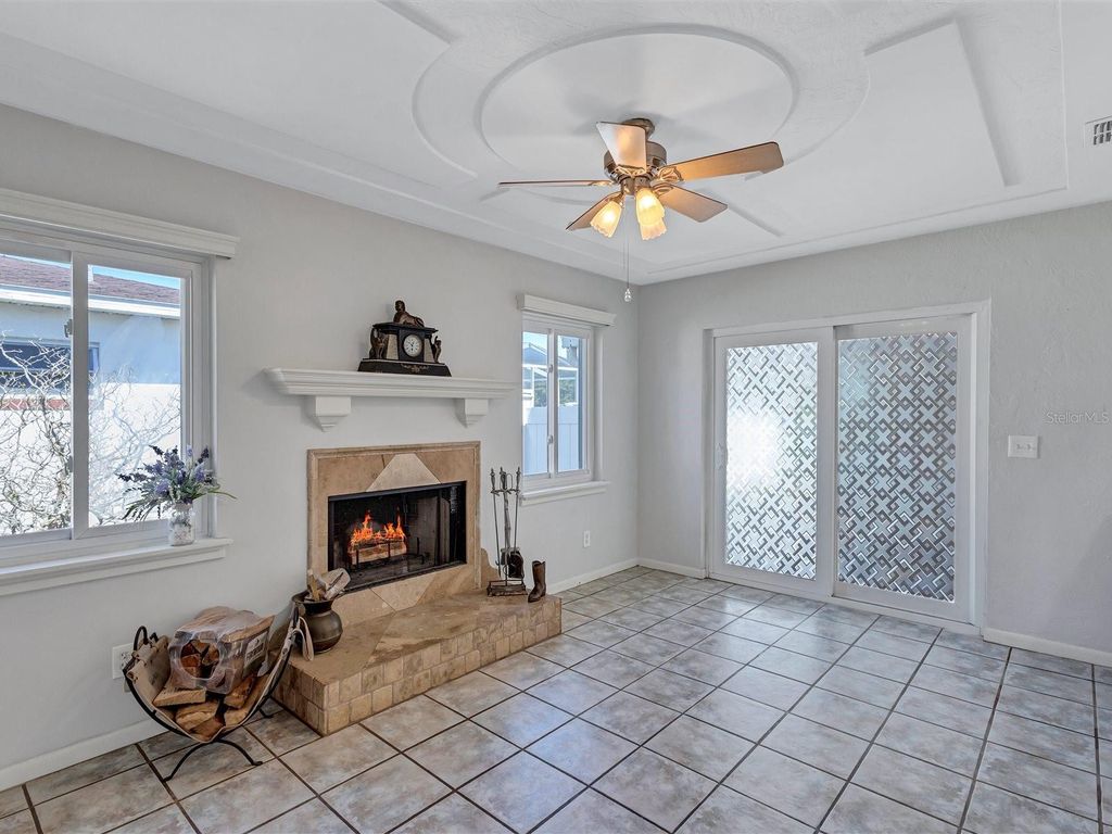 Image 10 of property listing at 4451 14TH AVENUE N, St Petersburg, FL 33713