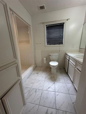 827 Booth Street, Houston, TX 77009