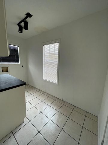 827 Booth Street, Houston, TX 77009