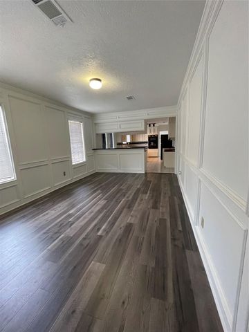 827 Booth Street, Houston, TX 77009