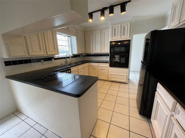 827 Booth Street, Houston, TX 77009