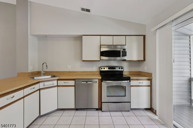 12 Troon Terrace, Clinton Twp., NJ 08801