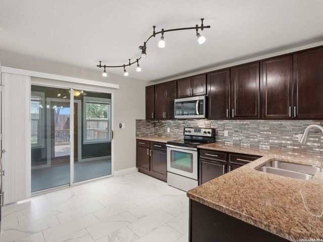 414 WALNUT CRST, Schertz, TX 78154