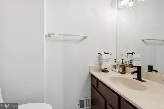 7421 SHREVE RD, Falls Church, VA 22043